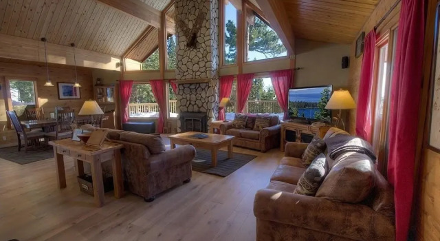 The Bass Chalet 3 Bedroom Home by RedAwning