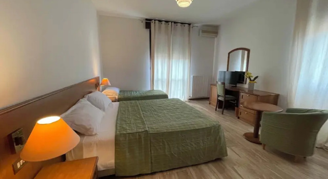 Standard Vierer Zimmer Hotel Clementi