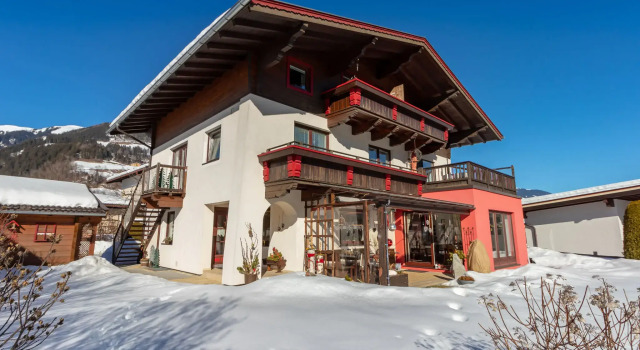 Apartment in Bramberg am Wildkogel with a garden