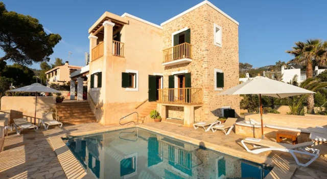 Вилла с 4 комнатами Villa Sa Punta
