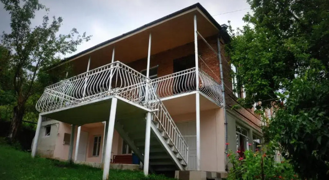 Guest House Racha, Rezervasyon Misafirhane Ambrolauri otoparklı oteller, Otopark