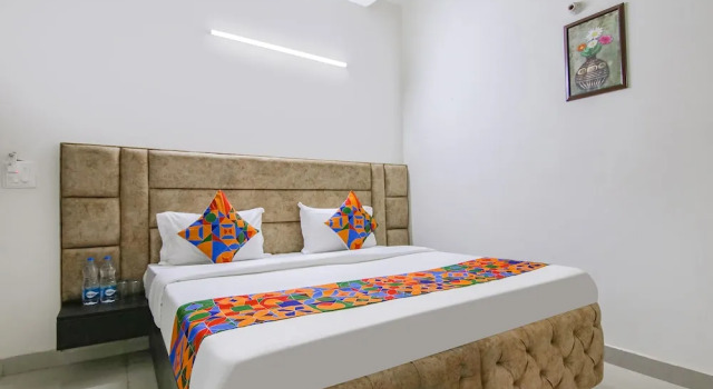 Номер Premium Fabhotel The Nation