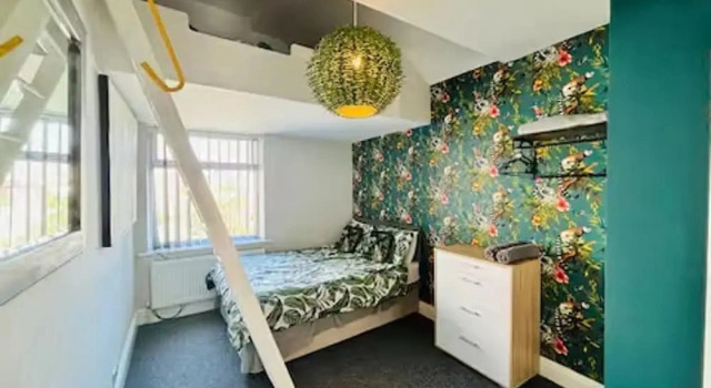 Blackpool Bliss Spacious 4 Bedroom House, Забронировать Дом для отпуска Коттеджи Блэкпул, рядом с Конференц-центр Winter Gardens, Коттедж