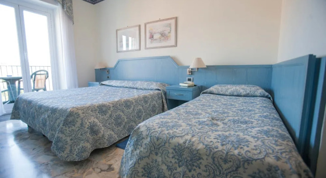 Трёхместный номер Standard с балконом Hotel Ariston