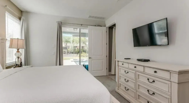 Коттедж 8 Bedroom Vacation Home with Pool 2114