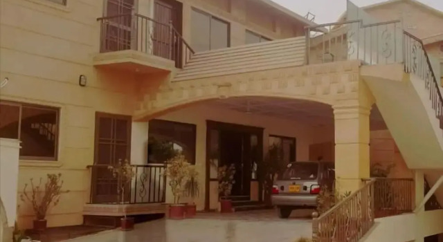 Luxury Palace Peshawar, Rezerwuj Hotel Peszawar Federally Administered Tribal Area