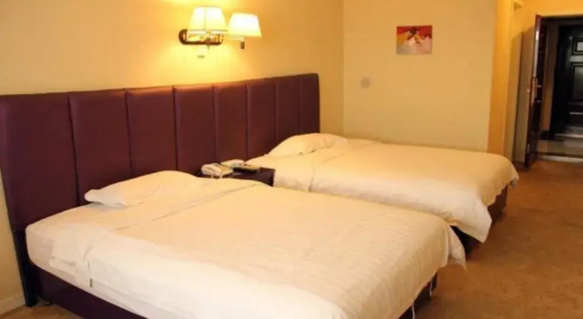 Chengdu Lilac Hotel Yin Xi Branch, Забронировать Отель Отели Лунцюанььи 3 звезды, 3*