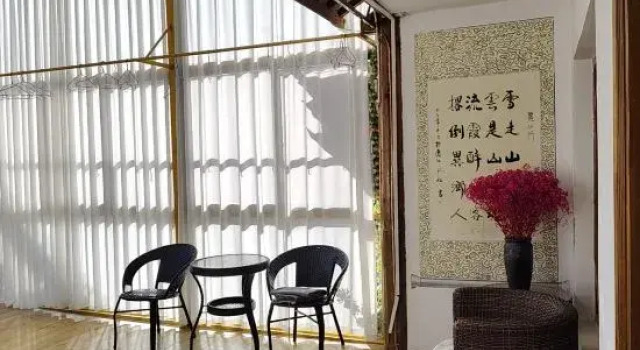 Yunmuju Inn (Lijiang Ancient City Dashuiche Shop), Забронировать Отель Лицзян Юньнань, рядом с Улица Сквер-стрит Древнего города Даянь