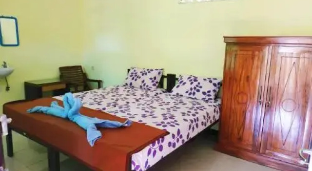 Yellow Hostel