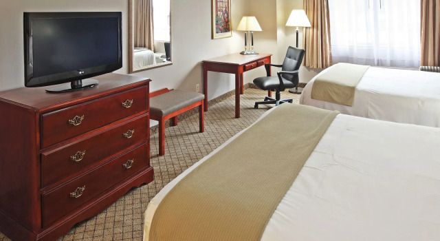 Holiday Inn Express Hotel & Suites Camden by IHG, Buchen Sie Hotel Hotels in Missouri mit Frühstück, Frühstück