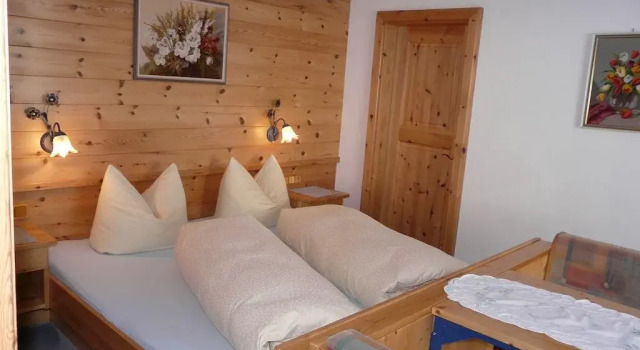 Haus Bergfrieden, Prenota Hotel Bach Lechtal, vicino a Jöchlspitzbahn