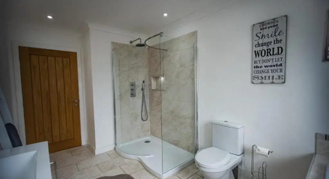 Коттедж Langley Cottage with patio, spacious rooms - part of Langley Serviced Apartments several properties in Wick