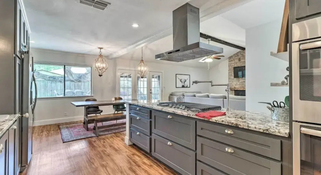 Коттедж с 3 комнатами Pet-friendly Austin Ranch Home w/ Fire Pit!
