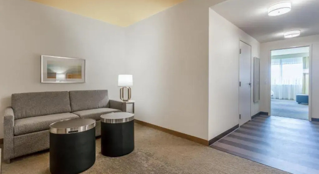 Люкс с 2 комнатами Holiday Inn & Suites Cedar Falls-Waterloo Event Ctr by IHG