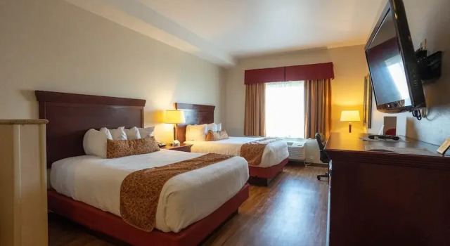 Четырёхместный номер Standard Wind River Hotel and Casino