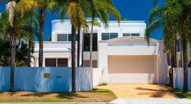 Edgewater on Chevron Waterfront 5 Bedroom Deluxe House Central Surfers, Prenota Hotel Hotel a Queensland con parcheggio, Parcheggio