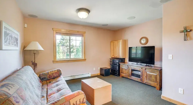Коттедж 2 Mi to Frisco Slopes: Cozy Retreat w/ Mtn Views!