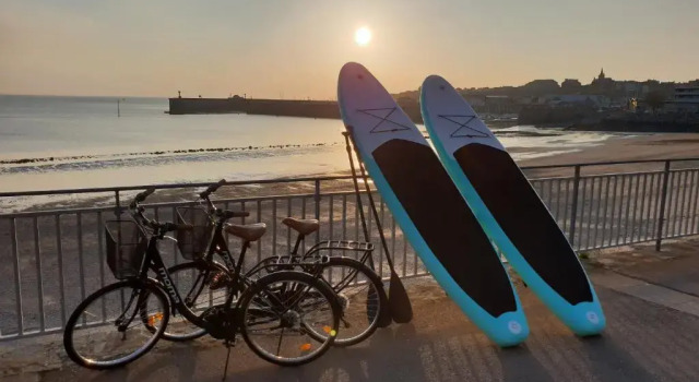 Les pieds dans l'eau accès direct à la plage !