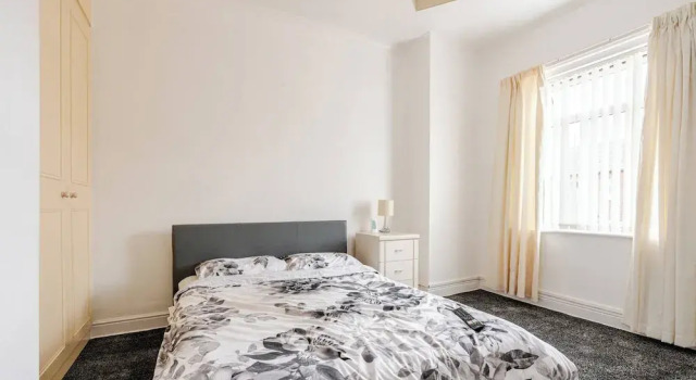 Ad7 Family Guest House, Забронировать Гостевой дом Болтон Большой Манчестер, рядом с Музей паровозов Болтона