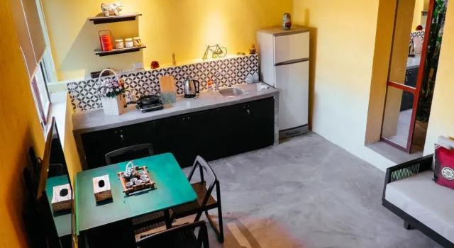1968 Homes Cozy Vintage City Centre Home