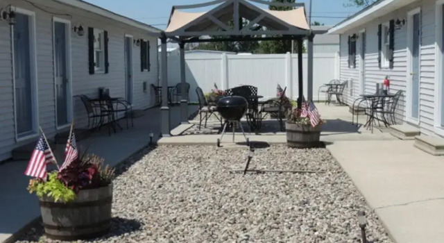 Четырёхместный номер Standard White Caps Motel and RV Park