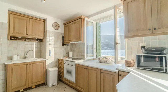 Коттедж с 3 комнатами Seafront House in Andros Town with Sunrise & Ocean Views