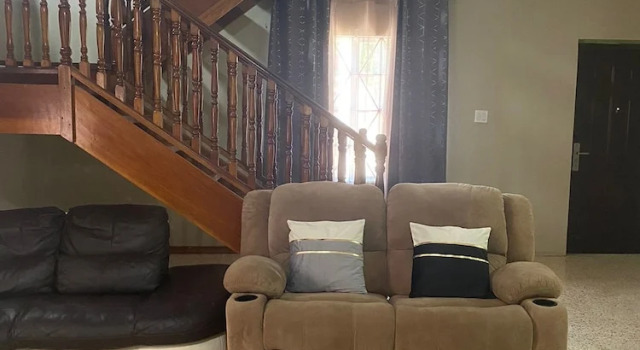 Коттедж Comfort Lachemar Guest House