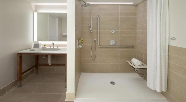 Двухместный люкс c 1 комнатой Econo Lodge Inn & Suites Toronto Airport
