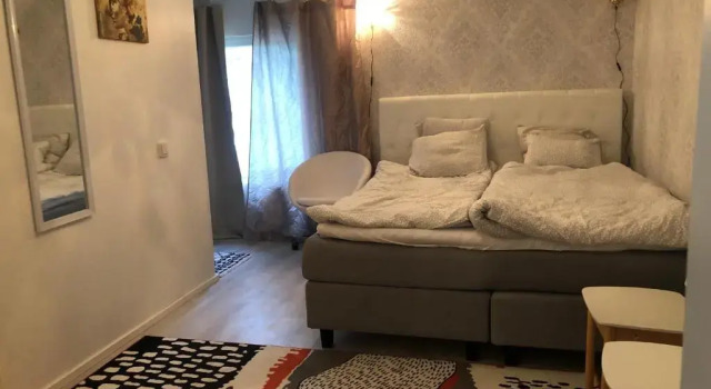 Puutaloasunto 1 km Turun Aurajoelta föriltä, Boek Hotel Hotels in Zuid Finland met parkeren, Parkeren