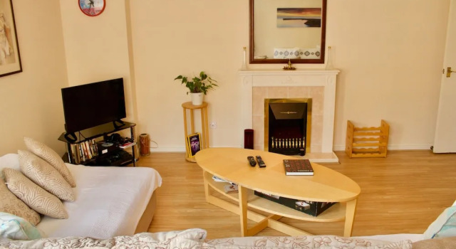3 Bedroom Flat In Edinburgh