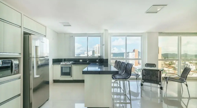 Seaview Apt Condo w/ Pool & BBQ Vce1102, Забронировать Апартаменты/квартира Писаррас Санта-Катарина