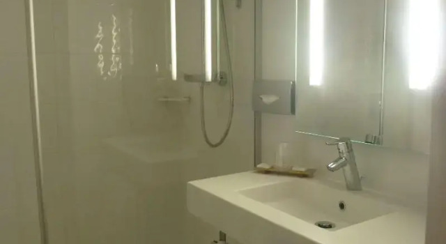 Двухместный номер Standard с балконом Best Western Plus dEurope et dAngleterre