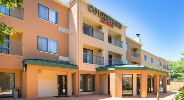 Courtyard Boston Westborough, Varaa Hotelli Hotellit New England uima-altaalla, Uima-allas