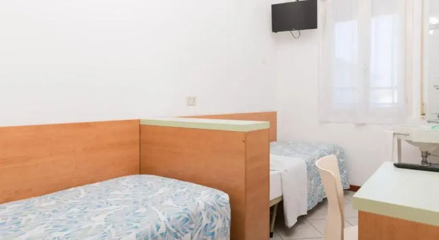 Четырёхместный номер Standard с балконом Hotel Parini