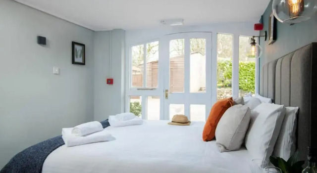 Номер Classic Lakeview Manor