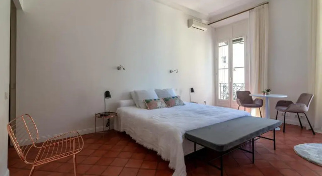 La Guitare 23 - Large Modern Studio with Balcony in Center of Cannes, Just Behind Grand Hotel