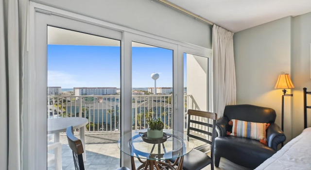 Seacrest 715A is an efficiency on the Gulf side of Okaloosa Island by RedAwning, Book Lejlighed Fort Walton Beach Emerald Coast