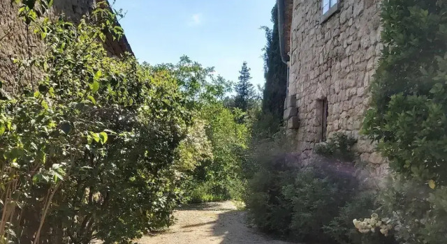 Коттедж Charming Stone House