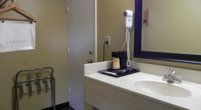 Четырёхместный номер Standard Relax Inn and Suites Kuttawa Eddyville