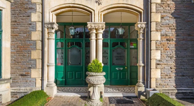 Lincoln House Private Hotel, Забронировать Отель Кардифф Гламорган, рядом с Gorsedd Stones