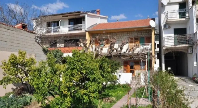 House Zeljka, Забронировать Отель Отели Подстраны 3 звезды, рядом с Частный Пляж «Вилла Палмс Апартментс Никса Рузич», 3*