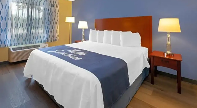 Двухместный люкс Days Inn by Wyndham Milan Sandusky South