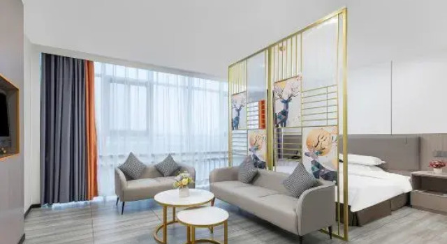 Двухместный люкс Good East Hotel