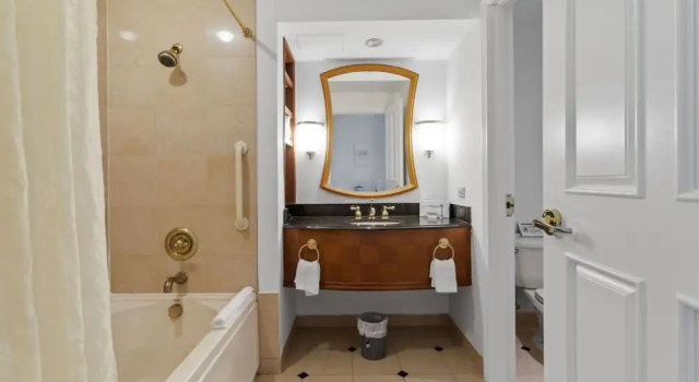 Студия CozySuites at Showboat