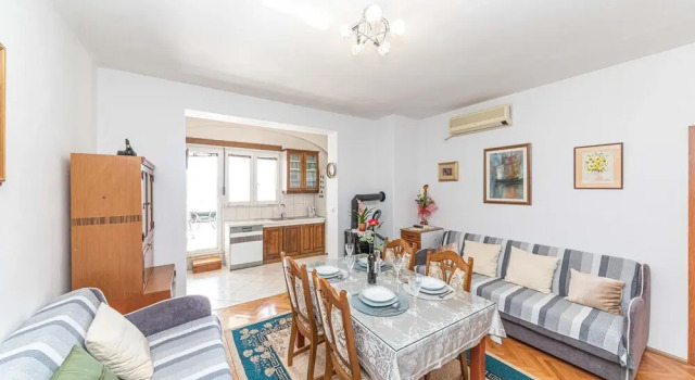Nice Home in Kastel Kambelovac With Wifi and 1 Bedrooms, Rezerwuj Hotel Hotele w Split-Dalmatia County z parkingiem, Parking
