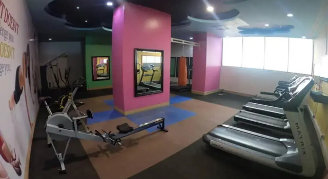 A lovely studio apartment with gym and pool access, Забронировать Апартаменты/квартира Отели Дар-эс-Салама с бассейном, рядом с Zanzibar Ferry Terminal, Бассейн