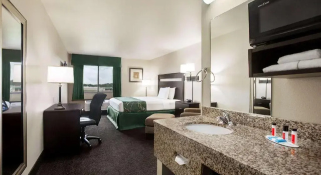 Номер Standard Travelodge by Wyndham Livonia