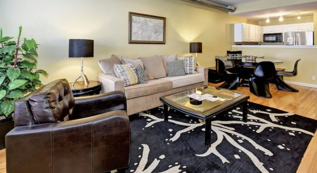 Lux Townhouse Walk to All, Rezerwuj Hotel Hurstbourne 