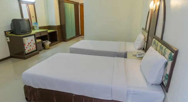 Номер Deluxe с балконом Lake Inn Hotel