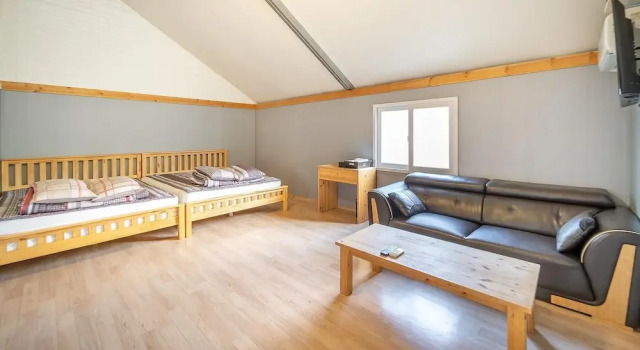 Номер Standard c 1 комнатой с балконом Pocheon KidsGlampingGEO
